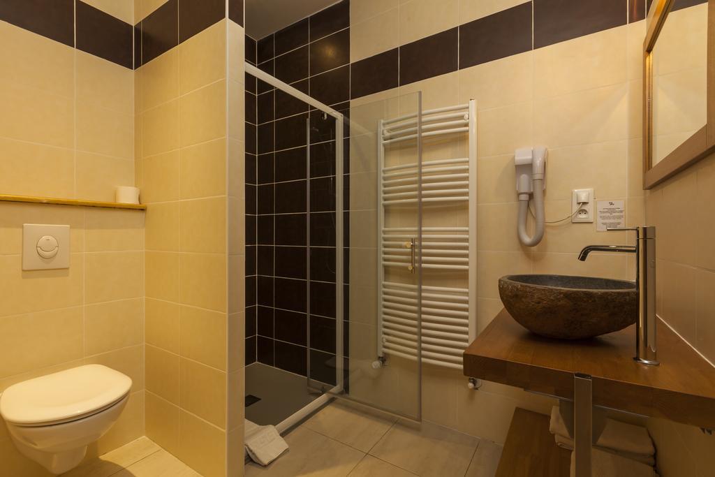 Hotel Des Alpes เลอบูร์-เดอัวซ็อง ภายนอก รูปภาพ